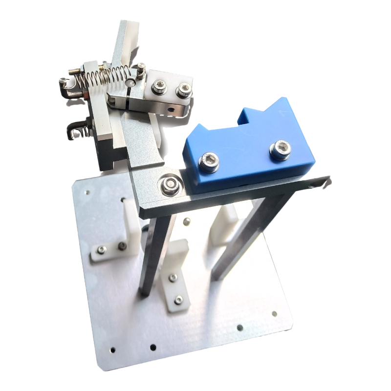 How can non-powered precision fixture achieve efficient clamping without consuming energy?